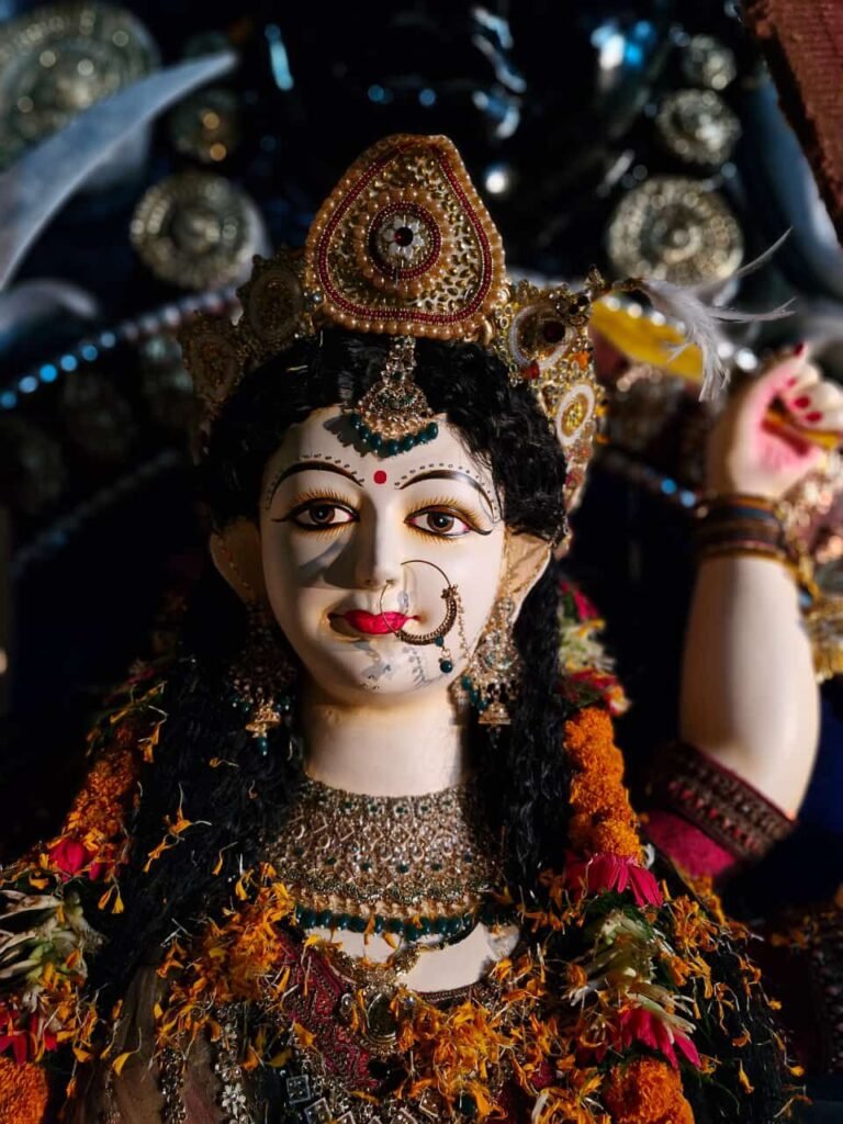 जिला मुख्यालय शक्ति में धूमधाम के साथ हुआ दुर्गा प्रतिमाओं का विसर्जन कार्यक्रम, बैंड बाजे के साथ विसर्जित की गई प्रतिमाएं, शहर के प्रसिद्ध महामाया तालाब में हुआ विसर्जन कार्यक्रम, हाइड्रा वाहन से प्रतिमाएं तालाब में की गई विधि विधान से विसर्जित kshititech