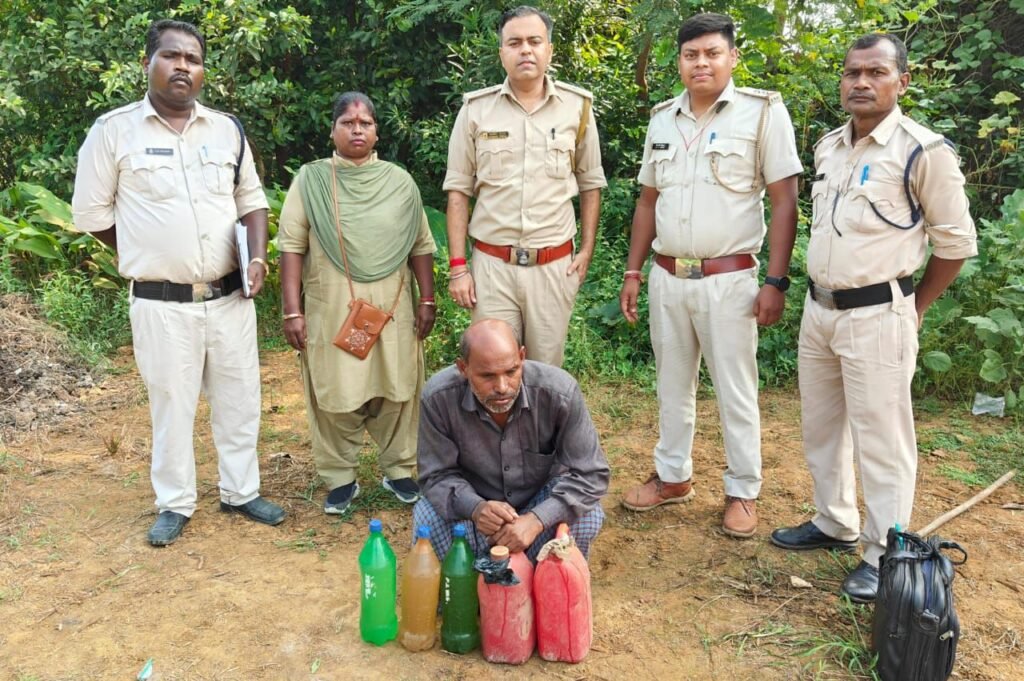 अवैध महुआ शराब के आबकारी विभाग ने दर्ज के दो अलग-अलग मामले, आबकारी वृत्त प्रभारी कोमल सिंह सिदार की सजगता से अवैध महुआ शराब के कारोबारीयो पर ताड़ बतोड़ कार्रवाई, वृत्त प्रभारी सिदार ने कहा- विभाग कर रहा छापामार कारवाई kshititech