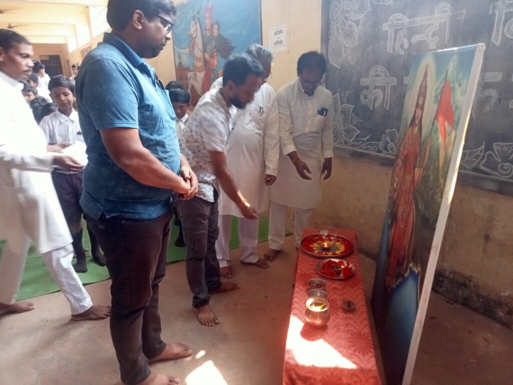 शक्ति के सरस्वती शिशु मंदिर में 19 अक्टूबर को हुआ भारत माता की आरती का आयोजन,पूर्व छात्र टंकेश्वर देवांगन एवं आशीष खेतान रहे अतिथि, विद्यालय के पूर्व छात्र प्रत्येक शनिवार को भारत माता की आरती में होते हैं शामिल शक्ति के सरस्वती शिशु मंदिर में 19 अक्टूबर को हुआ भारत माता की आरती का आयोजन,पूर्व छात्र टंकेश्वर देवांगन एवं आशीष खेतान रहे अतिथि, विद्यालय के पूर्व छात्र प्रत्येक शनिवार को भारत माता की आरती में होते हैं शामिल kshititech