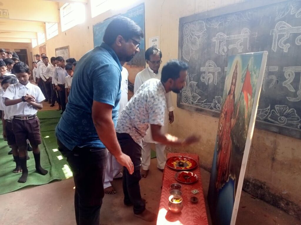 शक्ति के सरस्वती शिशु मंदिर में 19 अक्टूबर को हुआ भारत माता की आरती का आयोजन,पूर्व छात्र टंकेश्वर देवांगन एवं आशीष खेतान रहे अतिथि, विद्यालय के पूर्व छात्र प्रत्येक शनिवार को भारत माता की आरती में होते हैं शामिल शक्ति के सरस्वती शिशु मंदिर में 19 अक्टूबर को हुआ भारत माता की आरती का आयोजन,पूर्व छात्र टंकेश्वर देवांगन एवं आशीष खेतान रहे अतिथि, विद्यालय के पूर्व छात्र प्रत्येक शनिवार को भारत माता की आरती में होते हैं शामिल kshititech