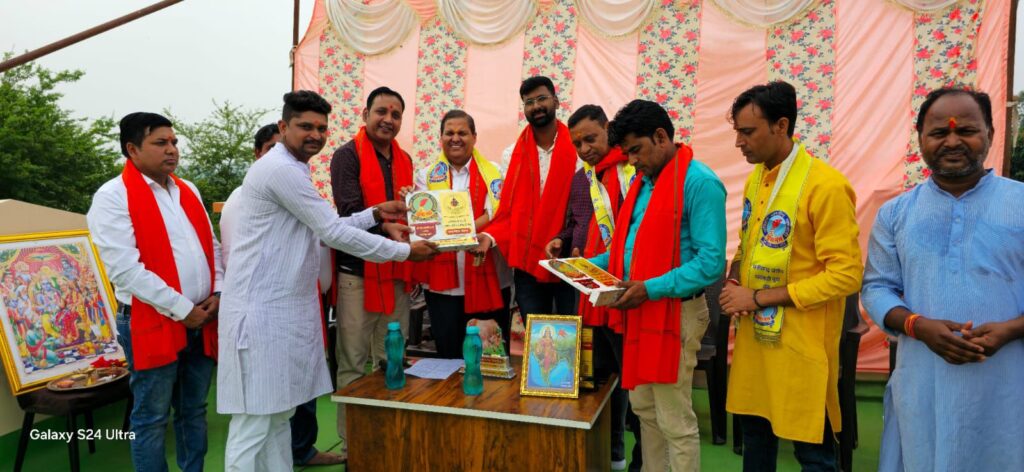 प्रतिभाओं का हुआ सम्मान- MB पावर के प्रेसिडेंट अजय अग्रवाल पहुंचे सम्मान समारोह में बतौर मुख्य अतिथि, अजय ने कहा- शिव फाउंडेशन के कार्य प्रशंसनीय, गौ सेवा के क्षेत्र में अग्रवाल सभा कोरबा तो वही पशुओं के संरक्षण के लिए डॉक्टर अंशुल केडिया हुए सम्मानित, मारवाड़ी युवा मंच के प्रदेश अध्यक्ष मनीष ने किया था कार्यक्रम का आयोजन प्रतिभाओं का हुआ सम्मान- MB पावर के प्रेसिडेंट अजय अग्रवाल पहुंचे सम्मान समारोह में बतौर मुख्य अतिथि, अजय ने कहा- शिव फाउंडेशन के कार्य प्रशंसनीय, गौ सेवा के क्षेत्र में अग्रवाल सभा कोरबा तो वही पशुओं के संरक्षण के लिए डॉक्टर अंशुल केडिया हुए सम्मानित, मारवाड़ी युवा मंच के प्रदेश अध्यक्ष मनीष ने किया था कार्यक्रम का आयोजन kshititech