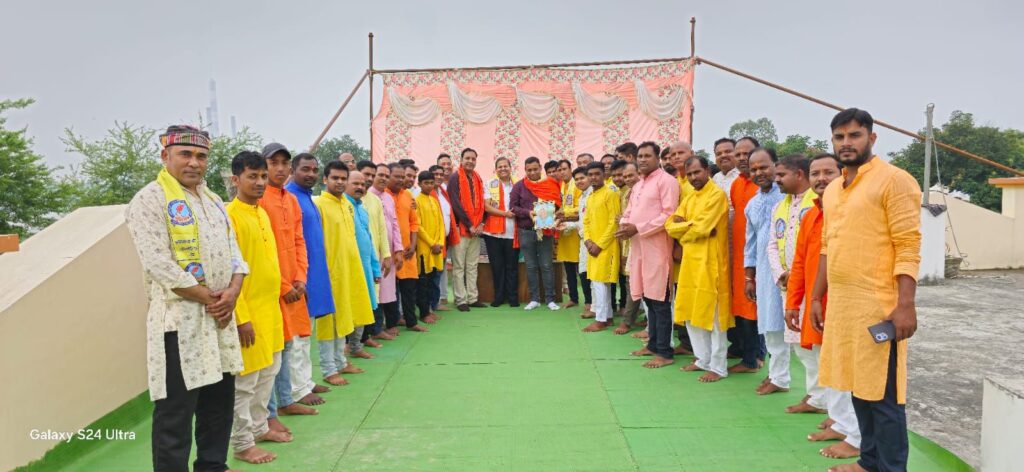 प्रतिभाओं का हुआ सम्मान- MB पावर के प्रेसिडेंट अजय अग्रवाल पहुंचे सम्मान समारोह में बतौर मुख्य अतिथि, अजय ने कहा- शिव फाउंडेशन के कार्य प्रशंसनीय, गौ सेवा के क्षेत्र में अग्रवाल सभा कोरबा तो वही पशुओं के संरक्षण के लिए डॉक्टर अंशुल केडिया हुए सम्मानित, मारवाड़ी युवा मंच के प्रदेश अध्यक्ष मनीष ने किया था कार्यक्रम का आयोजन प्रतिभाओं का हुआ सम्मान- MB पावर के प्रेसिडेंट अजय अग्रवाल पहुंचे सम्मान समारोह में बतौर मुख्य अतिथि, अजय ने कहा- शिव फाउंडेशन के कार्य प्रशंसनीय, गौ सेवा के क्षेत्र में अग्रवाल सभा कोरबा तो वही पशुओं के संरक्षण के लिए डॉक्टर अंशुल केडिया हुए सम्मानित, मारवाड़ी युवा मंच के प्रदेश अध्यक्ष मनीष ने किया था कार्यक्रम का आयोजन kshititech