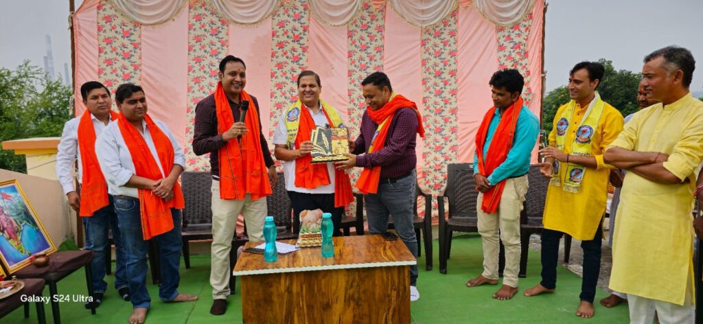 प्रतिभाओं का हुआ सम्मान- MB पावर के प्रेसिडेंट अजय अग्रवाल पहुंचे सम्मान समारोह में बतौर मुख्य अतिथि, अजय ने कहा- शिव फाउंडेशन के कार्य प्रशंसनीय, गौ सेवा के क्षेत्र में अग्रवाल सभा कोरबा तो वही पशुओं के संरक्षण के लिए डॉक्टर अंशुल केडिया हुए सम्मानित, मारवाड़ी युवा मंच के प्रदेश अध्यक्ष मनीष ने किया था कार्यक्रम का आयोजन प्रतिभाओं का हुआ सम्मान- MB पावर के प्रेसिडेंट अजय अग्रवाल पहुंचे सम्मान समारोह में बतौर मुख्य अतिथि, अजय ने कहा- शिव फाउंडेशन के कार्य प्रशंसनीय, गौ सेवा के क्षेत्र में अग्रवाल सभा कोरबा तो वही पशुओं के संरक्षण के लिए डॉक्टर अंशुल केडिया हुए सम्मानित, मारवाड़ी युवा मंच के प्रदेश अध्यक्ष मनीष ने किया था कार्यक्रम का आयोजन kshititech