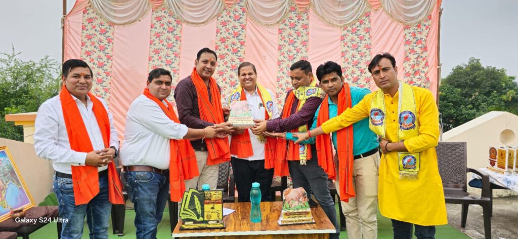 प्रतिभाओं का हुआ सम्मान- MB पावर के प्रेसिडेंट अजय अग्रवाल पहुंचे सम्मान समारोह में बतौर मुख्य अतिथि, अजय ने कहा- शिव फाउंडेशन के कार्य प्रशंसनीय, गौ सेवा के क्षेत्र में अग्रवाल सभा कोरबा तो वही पशुओं के संरक्षण के लिए डॉक्टर अंशुल केडिया हुए सम्मानित, मारवाड़ी युवा मंच के प्रदेश अध्यक्ष मनीष ने किया था कार्यक्रम का आयोजन प्रतिभाओं का हुआ सम्मान- MB पावर के प्रेसिडेंट अजय अग्रवाल पहुंचे सम्मान समारोह में बतौर मुख्य अतिथि, अजय ने कहा- शिव फाउंडेशन के कार्य प्रशंसनीय, गौ सेवा के क्षेत्र में अग्रवाल सभा कोरबा तो वही पशुओं के संरक्षण के लिए डॉक्टर अंशुल केडिया हुए सम्मानित, मारवाड़ी युवा मंच के प्रदेश अध्यक्ष मनीष ने किया था कार्यक्रम का आयोजन kshititech
