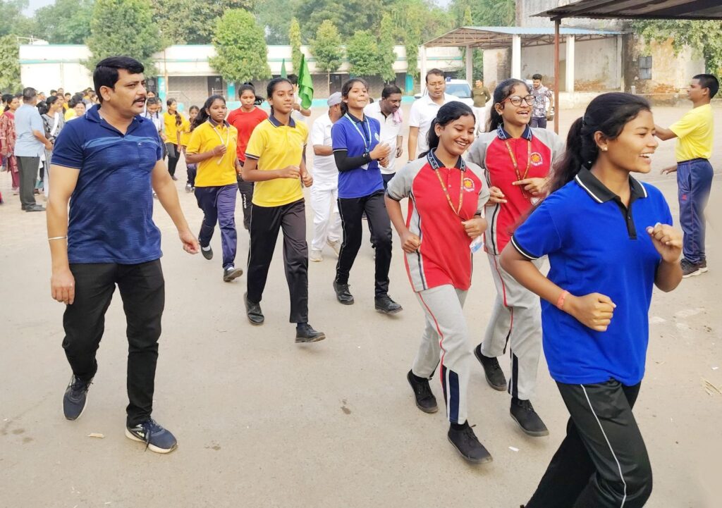 शक्ति जिले की 10 खबरें एक साथ-शक्ति कलेक्टर ने भी रन फॉर यूनिटी में लगाई दौड़, कलेक्टर ने करी अपील- 1 नवंबर को घरों में करें दीपों की रोशनी, शक्ति जिले में 5 नवंबर को होगा राज्य स्थापना दिवस का मुख्य समारोह, जिले के कुम्हारों को मिट्टी के दिए विक्रय हेतु कलेक्टर ने दिए व्यवस्था बनाने के निर्देश, IAS टोपनो ने ली टीएल की मीटिंग एवं जन दर्शन में सुनी समस्याएं शक्ति जिले की 10 खबरें एक साथ-शक्ति कलेक्टर ने भी रन फॉर यूनिटी में लगाई दौड़, कलेक्टर ने करी अपील- 1 नवंबर को घरों में करें दीपों की रोशनी, शक्ति जिले में 5 नवंबर को होगा राज्य स्थापना दिवस का मुख्य समारोह, जिले के कुम्हारों को मिट्टी के दिए विक्रय हेतु कलेक्टर ने दिए व्यवस्था बनाने के निर्देश, IAS टोपनो ने ली टीएल की मीटिंग एवं जन दर्शन में सुनी समस्याएं kshititech