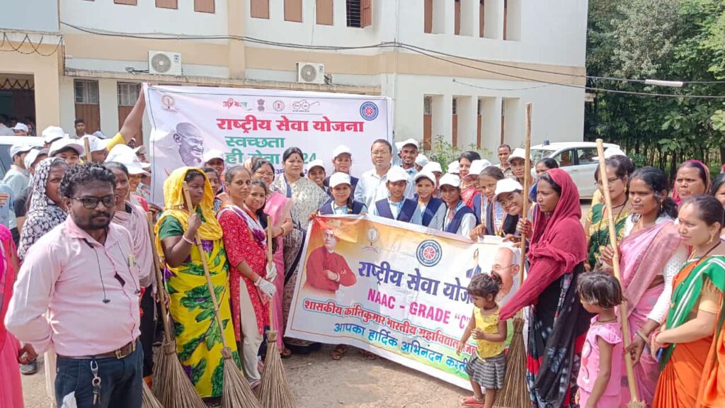 कलेक्टर साहब एवं सांसद जी ने भी जब लगाई झाड़ू- शासकीय क्रांति कुमार भारतीय महाविद्यालय के गांधी जयंती पर आयोजित स्वच्छता की सेवा कार्यक्रम में पहुंचे शक्ति के कलेक्टर एवं सांसद कमलेश जांगड़े, राष्ट्रीय सेवा योजना के स्वयंसेवकों को दिलाई गई शपथ कलेक्टर साहब एवं सांसद जी ने भी जब लगाई झाड़ू- शासकीय क्रांति कुमार भारतीय महाविद्यालय के गांधी जयंती पर आयोजित स्वच्छता की सेवा कार्यक्रम में पहुंचे शक्ति के कलेक्टर एवं सांसद कमलेश जांगड़े, राष्ट्रीय सेवा योजना के स्वयंसेवकों को दिलाई गई शपथ kshititech