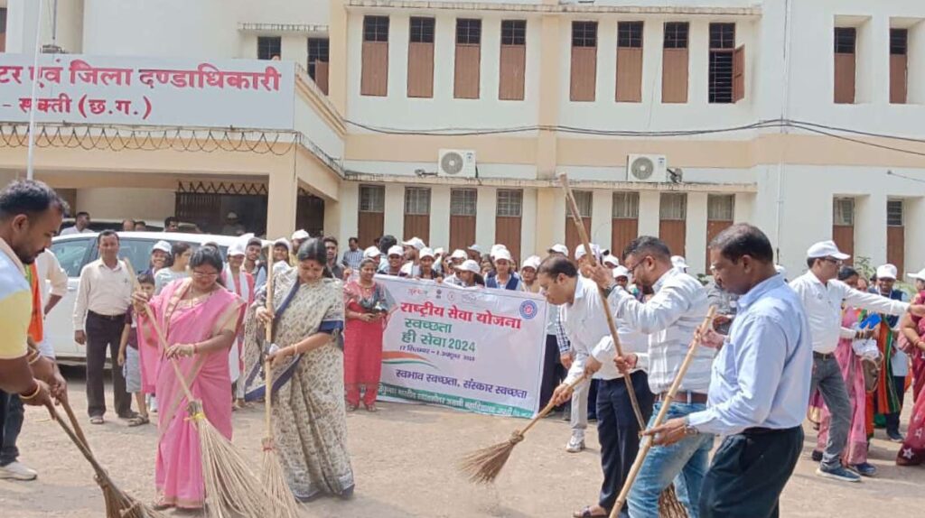 कलेक्टर साहब एवं सांसद जी ने भी जब लगाई झाड़ू- शासकीय क्रांति कुमार भारतीय महाविद्यालय के गांधी जयंती पर आयोजित स्वच्छता की सेवा कार्यक्रम में पहुंचे शक्ति के कलेक्टर एवं सांसद कमलेश जांगड़े, राष्ट्रीय सेवा योजना के स्वयंसेवकों को दिलाई गई शपथ कलेक्टर साहब एवं सांसद जी ने भी जब लगाई झाड़ू- शासकीय क्रांति कुमार भारतीय महाविद्यालय के गांधी जयंती पर आयोजित स्वच्छता की सेवा कार्यक्रम में पहुंचे शक्ति के कलेक्टर एवं सांसद कमलेश जांगड़े, राष्ट्रीय सेवा योजना के स्वयंसेवकों को दिलाई गई शपथ kshititech