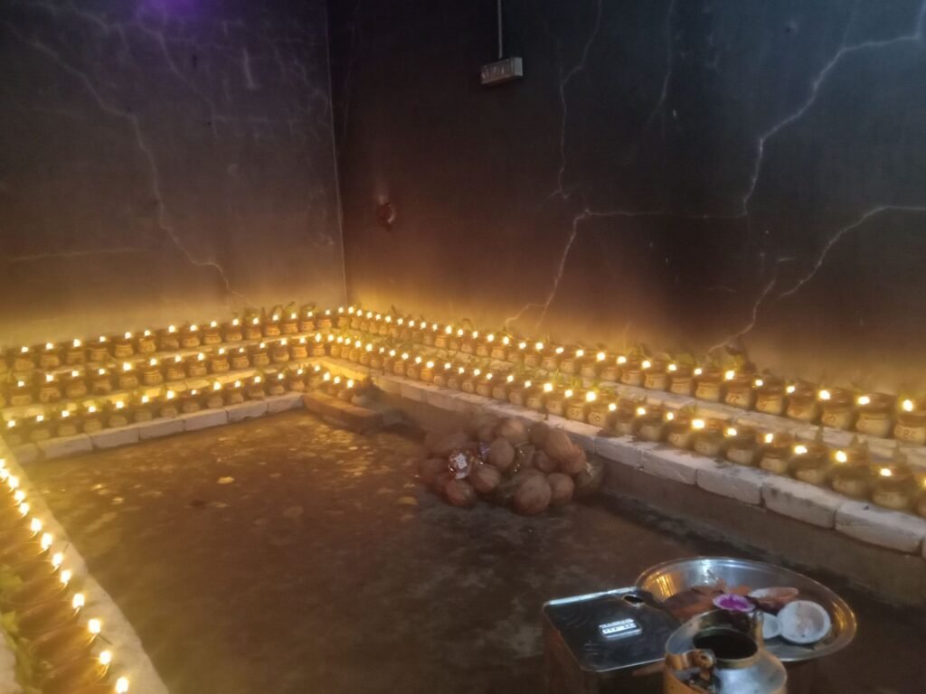 शक्ति शहर सहित पूरे जिले में नवरात्रि पर्व में जगदंबे भवानी की हो रही आराधना, शहर के देवी मंदिरों में मनोकामना ज्योति कलश हो रहे प्रज्वलित,अड़भार एवं चंद्रपुर में भी पहुंच रहे हैं हजारों की संख्या में देवी भक्त, स्टार दुर्गा का पंडाल भी बन देवी भक्तों की आस्था का केंद्र शक्ति शहर सहित पूरे जिले में नवरात्रि पर्व में जगदंबे भवानी की हो रही आराधना, शहर के देवी मंदिरों में मनोकामना ज्योति कलश हो रहे प्रज्वलित,अड़भार एवं चंद्रपुर में भी पहुंच रहे हैं हजारों की संख्या में देवी भक्त, स्टार दुर्गा का पंडाल भी बन देवी भक्तों की आस्था का केंद्र kshititech