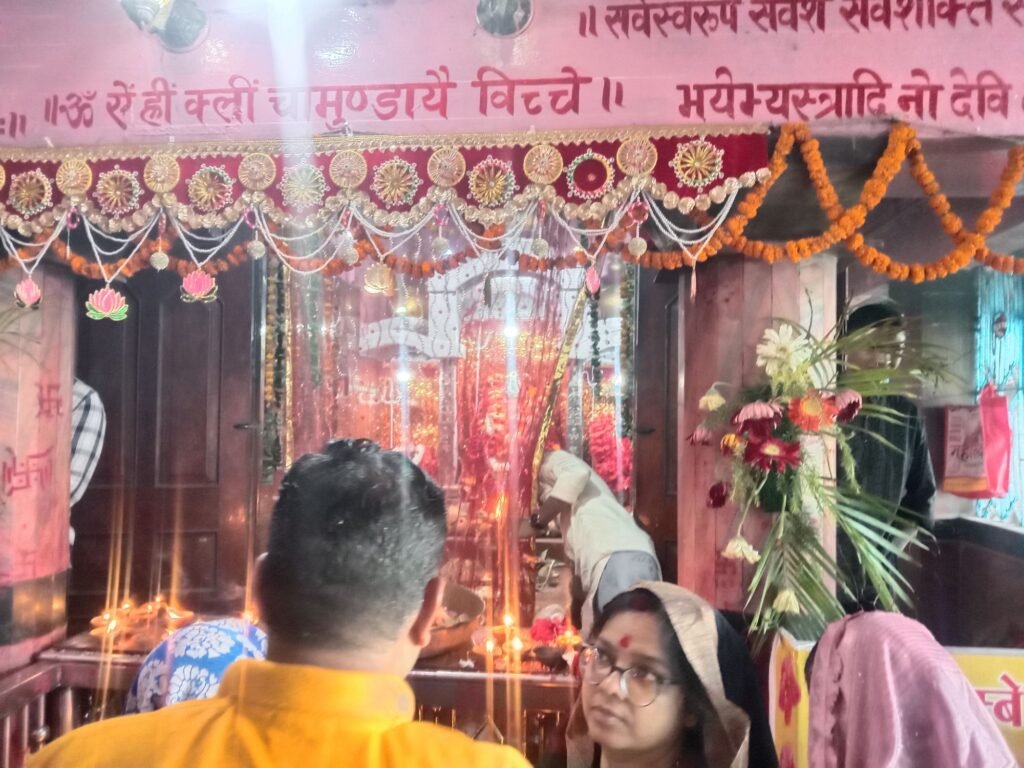 शक्ति शहर सहित पूरे जिले में नवरात्रि पर्व में जगदंबे भवानी की हो रही आराधना, शहर के देवी मंदिरों में मनोकामना ज्योति कलश हो रहे प्रज्वलित,अड़भार एवं चंद्रपुर में भी पहुंच रहे हैं हजारों की संख्या में देवी भक्त, स्टार दुर्गा का पंडाल भी बन देवी भक्तों की आस्था का केंद्र शक्ति शहर सहित पूरे जिले में नवरात्रि पर्व में जगदंबे भवानी की हो रही आराधना, शहर के देवी मंदिरों में मनोकामना ज्योति कलश हो रहे प्रज्वलित,अड़भार एवं चंद्रपुर में भी पहुंच रहे हैं हजारों की संख्या में देवी भक्त, स्टार दुर्गा का पंडाल भी बन देवी भक्तों की आस्था का केंद्र kshititech