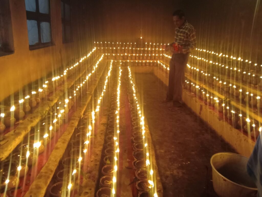 शक्ति शहर सहित पूरे जिले में नवरात्रि पर्व में जगदंबे भवानी की हो रही आराधना, शहर के देवी मंदिरों में मनोकामना ज्योति कलश हो रहे प्रज्वलित,अड़भार एवं चंद्रपुर में भी पहुंच रहे हैं हजारों की संख्या में देवी भक्त, स्टार दुर्गा का पंडाल भी बन देवी भक्तों की आस्था का केंद्र शक्ति शहर सहित पूरे जिले में नवरात्रि पर्व में जगदंबे भवानी की हो रही आराधना, शहर के देवी मंदिरों में मनोकामना ज्योति कलश हो रहे प्रज्वलित,अड़भार एवं चंद्रपुर में भी पहुंच रहे हैं हजारों की संख्या में देवी भक्त, स्टार दुर्गा का पंडाल भी बन देवी भक्तों की आस्था का केंद्र kshititech