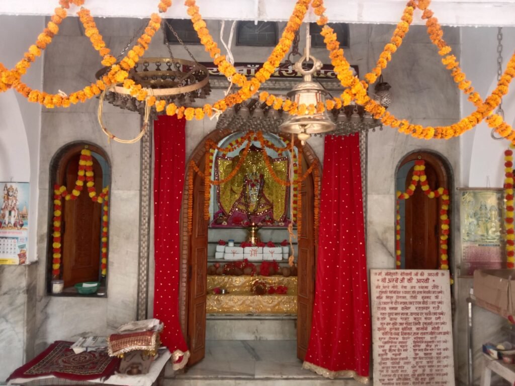 शक्ति शहर सहित पूरे जिले में नवरात्रि पर्व में जगदंबे भवानी की हो रही आराधना, शहर के देवी मंदिरों में मनोकामना ज्योति कलश हो रहे प्रज्वलित,अड़भार एवं चंद्रपुर में भी पहुंच रहे हैं हजारों की संख्या में देवी भक्त, स्टार दुर्गा का पंडाल भी बन देवी भक्तों की आस्था का केंद्र शक्ति शहर सहित पूरे जिले में नवरात्रि पर्व में जगदंबे भवानी की हो रही आराधना, शहर के देवी मंदिरों में मनोकामना ज्योति कलश हो रहे प्रज्वलित,अड़भार एवं चंद्रपुर में भी पहुंच रहे हैं हजारों की संख्या में देवी भक्त, स्टार दुर्गा का पंडाल भी बन देवी भक्तों की आस्था का केंद्र kshititech