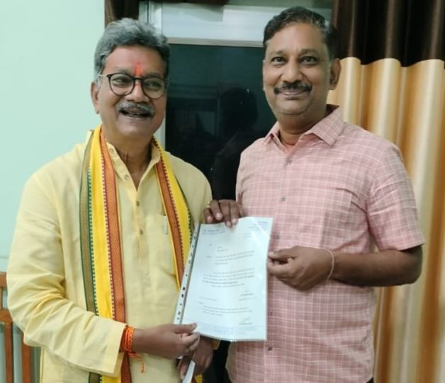 शक्ति विधायक जी की सक्रियता- चरण दास महंत ने अपने विधानसभा क्षेत्र में की नए प्रतिनिधियो की नियुक्ति, ठाकुर गुलजार सिंह जिला पंचायत शक्ति, आनंद अग्रवाल देखेंगे खाद्य विभाग, उगेंद्र पप्पू उप जेल तो वहीं रूपनारायण साहू नगर पंचायत बाराद्वार, पंडित घनश्याम प्रसाद पांडेय लोक स्वास्थ्य यांत्रिकी विभाग शक्ति के होंगे विधायक प्रतिनिधि, आम जनता के छोटे-छोटे कामों में सहयोग करेंगे महंत जी के विधायक प्रतिनिधि शक्ति विधायक जी की सक्रियता- चरण दास महंत ने अपने विधानसभा क्षेत्र में की नए प्रतिनिधियो की नियुक्ति, ठाकुर गुलजार सिंह जिला पंचायत शक्ति, आनंद अग्रवाल देखेंगे खाद्य विभाग, उगेंद्र पप्पू उप जेल तो वहीं रूपनारायण साहू नगर पंचायत बाराद्वार, पंडित घनश्याम प्रसाद पांडेय लोक स्वास्थ्य यांत्रिकी विभाग शक्ति के होंगे विधायक प्रतिनिधि, आम जनता के छोटे-छोटे कामों में सहयोग करेंगे महंत जी के विधायक प्रतिनिधि kshititech
