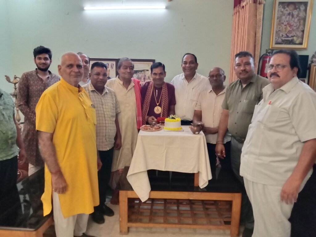 गौ सेवक,युवा समाजसेवी पंकज अग्रवाल (पिंटू) का जन्मदिन मनाया गया उत्साह से, गौ सेवा एवं जरूरतमंदों की सहायता के लिए तत्पर रहते हैं गिरिराज रैन बसेरा के संचालक पंकज अग्रवाल, पंकज ने दशहरे की भी दी शुभकामनाएं kshititech