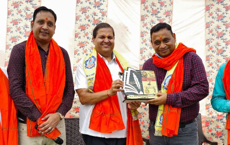 प्रतिभाओं का हुआ सम्मान- MB पावर के प्रेसिडेंट अजय अग्रवाल पहुंचे सम्मान समारोह में बतौर मुख्य अतिथि, अजय ने कहा- शिव फाउंडेशन के कार्य प्रशंसनीय, गौ सेवा के क्षेत्र में अग्रवाल सभा कोरबा तो वही पशुओं के संरक्षण के लिए डॉक्टर अंशुल केडिया हुए सम्मानित, मारवाड़ी युवा मंच के प्रदेश अध्यक्ष मनीष ने किया था कार्यक्रम का आयोजन प्रतिभाओं का हुआ सम्मान- MB पावर के प्रेसिडेंट अजय अग्रवाल पहुंचे सम्मान समारोह में बतौर मुख्य अतिथि, अजय ने कहा- शिव फाउंडेशन के कार्य प्रशंसनीय, गौ सेवा के क्षेत्र में अग्रवाल सभा कोरबा तो वही पशुओं के संरक्षण के लिए डॉक्टर अंशुल केडिया हुए सम्मानित, मारवाड़ी युवा मंच के प्रदेश अध्यक्ष मनीष ने किया था कार्यक्रम का आयोजन kshititech