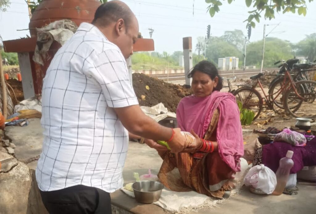 द्रोपती देवी केदारनाथ अग्रवाल फाउंडेशन कर रही रचनात्मक पहल, फाउंडेशन की स्थापना के अल्प समय में ही सेवा एवं रचनात्मक कार्यों की बनी मिशाल, फाउंडेशन के अध्यक्ष संजय अग्रवाल ने कहा नर- नारायण की सेवा ही उनकी संस्था का मुख्य कार्य द्रोपती देवी केदारनाथ अग्रवाल फाउंडेशन कर रही रचनात्मक पहल, फाउंडेशन की स्थापना के अल्प समय में ही सेवा एवं रचनात्मक कार्यों की बनी मिशाल, फाउंडेशन के अध्यक्ष संजय अग्रवाल ने कहा नर- नारायण की सेवा ही उनकी संस्था का मुख्य कार्य kshititech