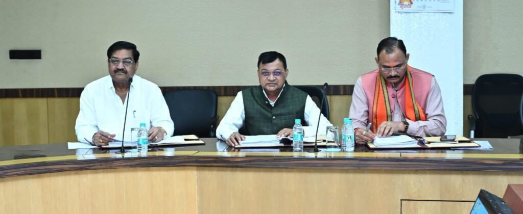 छत्तीसगढ़ में पांचवी- आठवीं की होगी बोर्ड परीक्षा, भाजपा सरकार ने नेताओं पर दर्ज 54 राजनैतिक मामलों को वापस लेने का लिया निर्णय, विष्णु कैबिनेट में हुआ अहम फैसला, प्रदेश में शहरी एवं ग्रामीण चुनाव को लेकर भी सरकार ने लिए अहम फैसले छत्तीसगढ़ में पांचवी- आठवीं की होगी बोर्ड परीक्षा, भाजपा सरकार ने नेताओं पर दर्ज 54 राजनैतिक मामलों को वापस लेने का लिया निर्णय, विष्णु कैबिनेट में हुआ अहम फैसला, प्रदेश में शहरी एवं ग्रामीण चुनाव को लेकर भी सरकार ने लिए अहम फैसले kshititech