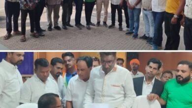 आठ दशक पुराने चांपा के अखाड़ा तोड़े जाने का विरोध हुआ तेज,यादव समाज ने खोला मोर्चा,यादव समाज के गौरव गुरुजी मोहित राम यादव का अपमान नहीं करेंगे बर्दाश्त,यादव समाज के प्रतिनिधि मंडल ने कलेक्टर को सौपा ज्ञापन,दोषियो पर कार्यवाही की मांग, जिला अध्यक्ष हितेश यादव ने कहा- अखाड़े का हो पुनः निर्माण, अन्यथा होगा बड़ा आंदोलन आठ दशक पुराने चांपा के अखाड़ा तोड़े जाने का विरोध हुआ तेज,यादव समाज ने खोला मोर्चा,यादव समाज के गौरव गुरुजी मोहित राम यादव का अपमान नहीं करेंगे बर्दाश्त,यादव समाज के प्रतिनिधि मंडल ने कलेक्टर को सौपा ज्ञापन,दोषियो पर कार्यवाही की मांग, जिला अध्यक्ष हितेश यादव ने कहा- अखाड़े का हो पुनः निर्माण, अन्यथा होगा बड़ा आंदोलन kshititech