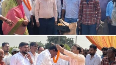 जब कलेक्टर साहब ने पहनाई किसान को माला-शक्ति कलेक्टर टोपनो, खाद्य अधिकारी कुजूर एवं डीएमओ शोभना तिवारी पहुंचे देवरघटा के धान खरीदी केंद्र में,14 नवंबर से हो गया जिले के 125 धान खरीदी केंद्रों में शुभारंभ, इलेक्ट्रॉनिक कांटों के माध्यम से होगी धान खरीदी, जिले में धान खरीदी की दुरुस्त व्यवस्था की है प्रशासन ने kshititech