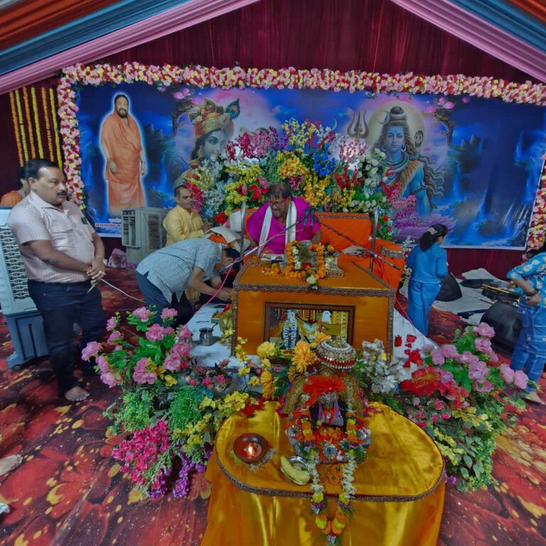 अग्रवाल सभा अध्यक्ष श्यामसुंदर अग्रवाल ने लिया महामंडलेश्वर अमृतानंद सरस्वती भरत महाराज का आशीर्वाद, राष्ट्रीय स्तर के धार्मिक अनुष्ठान में दर्शन करने पहुंचे श्याम सुंदर ने कहा ऐसा आयोजन हम सभी के लिए गौरवशाली, राधे राधे एवं भोलेनाथ के श्री घोष से गूंजायमान हो उठा है पूरा शिवरीनारायण अग्रवाल सभा अध्यक्ष श्यामसुंदर अग्रवाल ने लिया महामंडलेश्वर अमृतानंद सरस्वती भरत महाराज का आशीर्वाद, राष्ट्रीय स्तर के धार्मिक अनुष्ठान में दर्शन करने पहुंचे श्याम सुंदर ने कहा ऐसा आयोजन हम सभी के लिए गौरवशाली, राधे राधे एवं भोलेनाथ के श्री घोष से गूंजायमान हो उठा है पूरा शिवरीनारायण kshititech