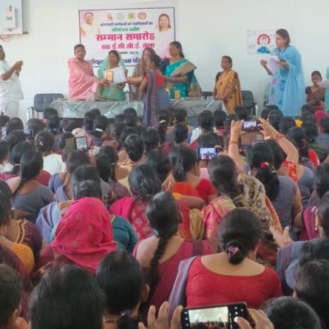 महिला बाल विकास विभाग परियोजना शक्ति में हुआ आंगनबाड़ी कार्यकर्ताओं एवं सारिकाओं का सम्मान समारोह, सैकड़ो की संख्या में कार्यकर्ता रहे मौजूद,परियोजना अधिकारी श्याम कंवर ने कहा- शासन की योजनाओं के बेहतर क्रियान्वन के लिए किया जा रहा यह सम्मान महिला बाल विकास विभाग परियोजना शक्ति में हुआ आंगनबाड़ी कार्यकर्ताओं एवं सारिकाओं का सम्मान समारोह, सैकड़ो की संख्या में कार्यकर्ता रहे मौजूद,परियोजना अधिकारी श्याम कंवर ने कहा- शासन की योजनाओं के बेहतर क्रियान्वन के लिए किया जा रहा यह सम्मान kshititech