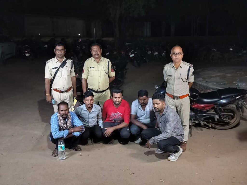 शक्ति पुलिस की बड़ी सफलता- 12 स्थानो में चोरी करने वाले शातिर चोर गिरोह के सदस्य चढ़े पुलिस के हत्थे,सकती जिले में शांतिपूर्ण एवं हर्षोल्लास के साथ संपन्न हुआ दीपावली का महापर्व, जिला प्रशासन एवं पुलिस प्रशासन रहा अलर्ट, राज्य स्थापना दिवस पर भी जिला अधिकारियों ने दी बधाई, 2 नवंबर को मनाया जाएगा अन्नकूट का महापर्व शक्ति पुलिस की बड़ी सफलता- 12 स्थानो में चोरी करने वाले शातिर चोर गिरोह के सदस्य चढ़े पुलिस के हत्थे,सकती जिले में शांतिपूर्ण एवं हर्षोल्लास के साथ संपन्न हुआ दीपावली का महापर्व, जिला प्रशासन एवं पुलिस प्रशासन रहा अलर्ट, राज्य स्थापना दिवस पर भी जिला अधिकारियों ने दी बधाई, 2 नवंबर को मनाया जाएगा अन्नकूट का महापर्व kshititech