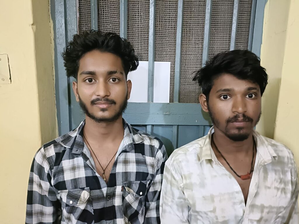 शक्ति पुलिस की सक्रियता से प्राण घातक हमला कर हत्या का प्रयास करने वाले दोनों आरोपी चंद घंटे में हुए गिरफ्तार, एसपी अंकित शर्मा के निर्देशन में अपराधियों को पकड़ने पुलिस सक्रिय, एसडीओ पुलिस मनीष कंवर ने दी आरोपियों की गिरफ्तारी की जानकारी शक्ति पुलिस की सक्रियता से प्राण घातक हमला कर हत्या का प्रयास करने वाले दोनों आरोपी चंद घंटे में हुए गिरफ्तार, एसपी अंकित शर्मा के निर्देशन में अपराधियों को पकड़ने पुलिस सक्रिय, एसडीओ पुलिस मनीष कंवर ने दी आरोपियों की गिरफ्तारी की जानकारी kshititech
