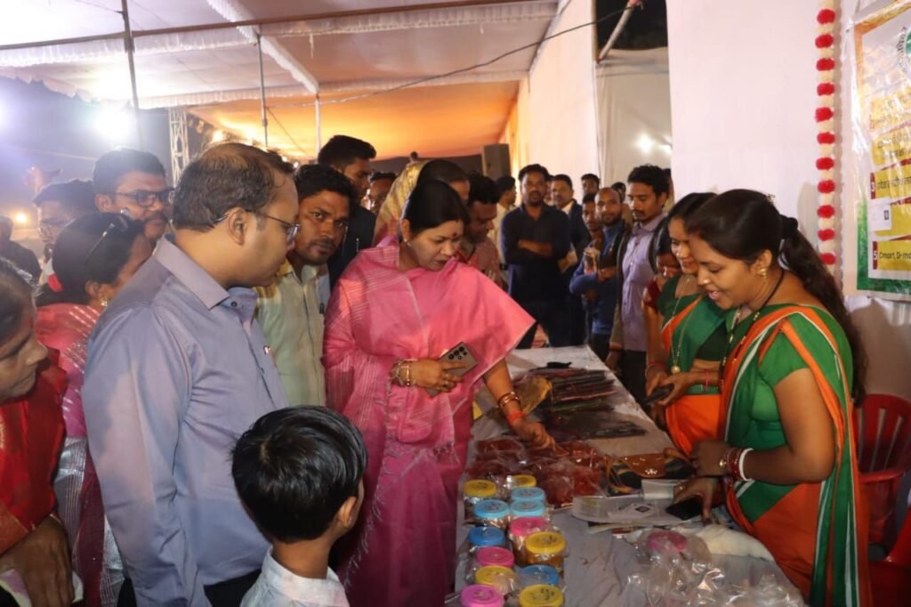 छत्तीसगढ़ का सबसे भव्य राज्य स्थापना महोत्सव कार्यक्रम शक्ति में -शक्ति जिले में 5 नवंबर को छत्तीसगढ़ राज्य के 24 वे स्थापना दिवस का कार्यक्रम हुआ धूमधाम से, अतिथियों ने कहा- पूर्व प्रधानमंत्री अटल जी की देन है छत्तीसगढ़ का यह हमारा समृद्ध राज्य, कलेक्टर टोपनो के मार्गदर्शन में सरकारी विभागों की योजनाओं की प्रदर्शनी रही आकर्षण का केंद्र,IAS टोपनो के निर्देशन में विभाग प्रमुखों ने दिखाई सक्रियता kshititech