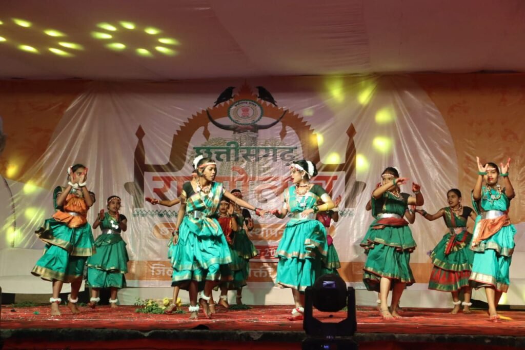 छत्तीसगढ़ का सबसे भव्य राज्य स्थापना महोत्सव कार्यक्रम शक्ति में -शक्ति जिले में 5 नवंबर को छत्तीसगढ़ राज्य के 24 वे स्थापना दिवस का कार्यक्रम हुआ धूमधाम से, अतिथियों ने कहा- पूर्व प्रधानमंत्री अटल जी की देन है छत्तीसगढ़ का यह हमारा समृद्ध राज्य, कलेक्टर टोपनो के मार्गदर्शन में सरकारी विभागों की योजनाओं की प्रदर्शनी रही आकर्षण का केंद्र,IAS टोपनो के निर्देशन में विभाग प्रमुखों ने दिखाई सक्रियता kshititech