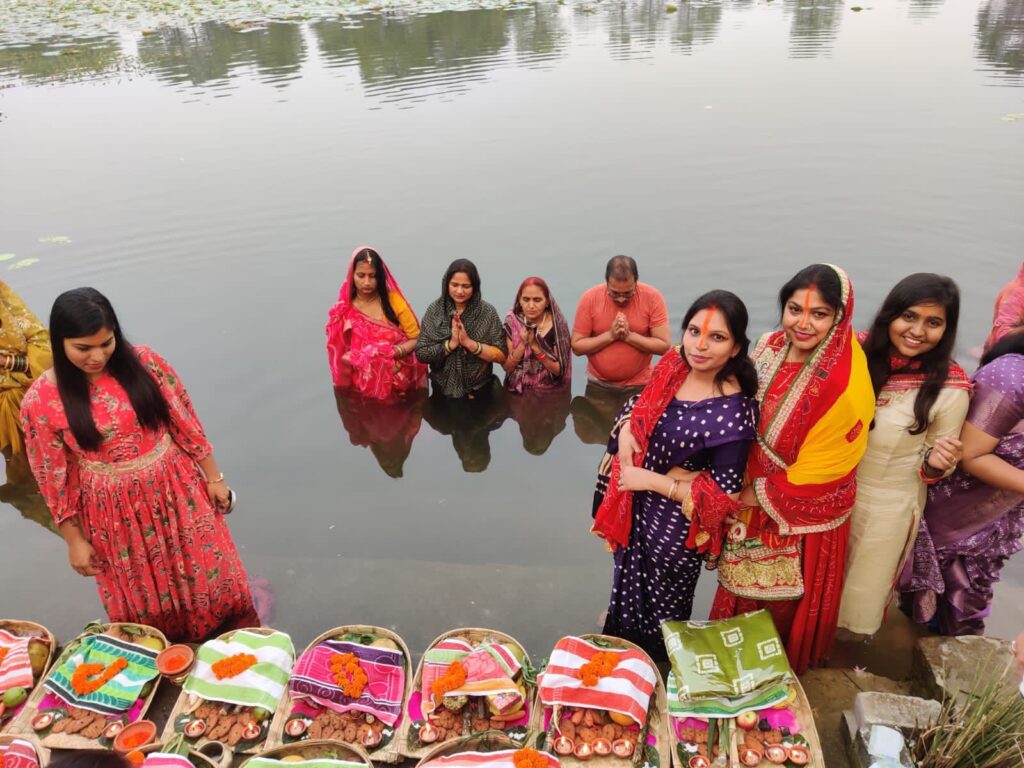 आस्था का महापर्व छठ पूजा- समाजसेविका रीना गेवाडीन ने छठ पूजा के तृतीय दिवस डूबते सूर्य को दिया अर्ध्य,क्षेत्र की सुख,शांति, समृद्धि की करी रीना ने कामना, रीना ने कहा- छठ मैय्या के आशीर्वाद थे पूरे क्षेत्र में रहे सदैव खुशहाली, शक्ति शहर में भी छठ पूजा पर महिलाओं में देखा आस्था का सैलाब आस्था का महापर्व छठ पूजा- समाजसेविका रीना गेवाडीन ने छठ पूजा के तृतीय दिवस डूबते सूर्य को दिया अर्ध्य,क्षेत्र की सुख,शांति, समृद्धि की करी रीना ने कामना, रीना ने कहा- छठ मैय्या के आशीर्वाद थे पूरे क्षेत्र में रहे सदैव खुशहाली, शक्ति शहर में भी छठ पूजा पर महिलाओं में देखा आस्था का सैलाब kshititech