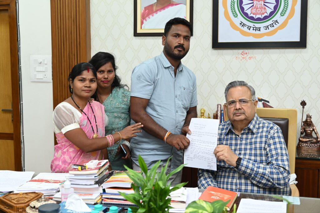 शहरी क्षेत्र के लोगों के लिए मांगा पट्टा- नगर पालिका शक्ति की वार्ड क्रमांक-10 की पार्षद शकून सोनी सहित लव सोनी ने करी प्रदेश के नगरीय प्रशासन मंत्री अरुण साव एवं विधानसभा अध्यक्ष से मुलाकात, प्रधानमंत्री आवास का लाभ दिलाने की करी मांग, लव सोनी ने कहा सैकड़ो परिवारों को आज भी नहीं मिला है पट्टा शहरी क्षेत्र के लोगों के लिए मांगा पट्टा- नगर पालिका शक्ति की वार्ड क्रमांक-10 की पार्षद शकून सोनी सहित लव सोनी ने करी प्रदेश के नगरीय प्रशासन मंत्री अरुण साव एवं विधानसभा अध्यक्ष से मुलाकात, प्रधानमंत्री आवास का लाभ दिलाने की करी मांग, लव सोनी ने कहा सैकड़ो परिवारों को आज भी नहीं मिला है पट्टा kshititech