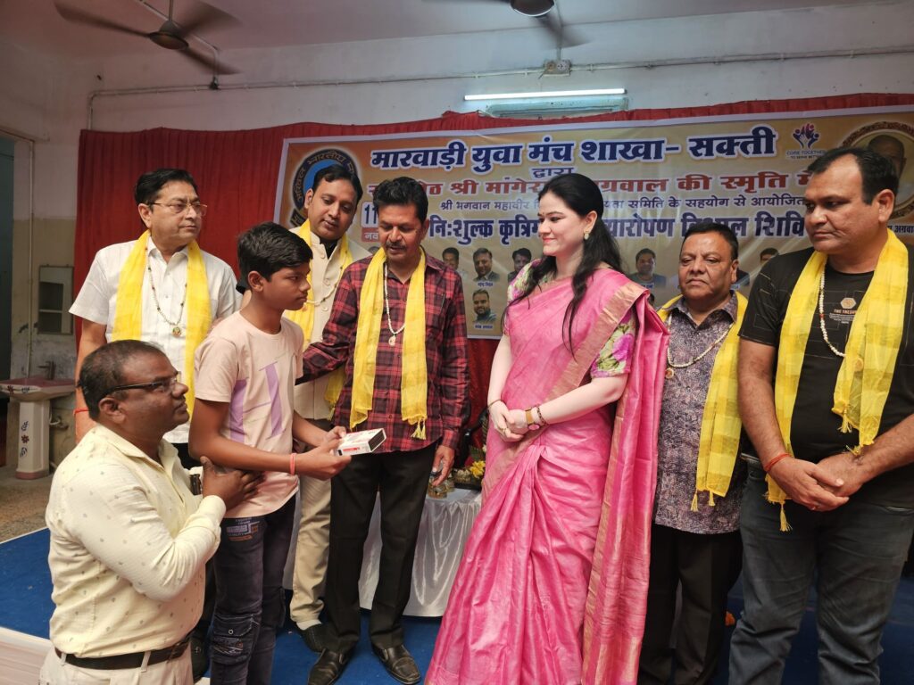 दिव्यांगों के चेहरे पर जब आई मुस्कान, स्वयं के कृत्रिम पैरों से चल सकेंगे अब विकलांग भाई- मारवाड़ी युवा मंच शक्ति शाखा का निशुल्क कृत्रिम अंग प्रत्यारोपण एवं कैलिपर्स वितरण शिविर का हुआ शुभारंभ, मुख्य अतिथि एसपी अंकिता शर्मा ने कहा दिव्यांगों की सेवा है पुण्य का काम, एसपी मैडम ने स्वयं नीचे पहुंचकर दिव्यांग बिटिया के हाथों पहनी माला, सेठ स्वर्गीय मांगेराम अग्रवाल की स्मृति में आयोजित था शिविर दिव्यांगों के चेहरे पर जब आई मुस्कान, स्वयं के कृत्रिम पैरों से चल सकेंगे अब विकलांग भाई- मारवाड़ी युवा मंच शक्ति शाखा का निशुल्क कृत्रिम अंग प्रत्यारोपण एवं कैलिपर्स वितरण शिविर का हुआ शुभारंभ, मुख्य अतिथि एसपी अंकिता शर्मा ने कहा दिव्यांगों की सेवा है पुण्य का काम, एसपी मैडम ने स्वयं नीचे पहुंचकर दिव्यांग बिटिया के हाथों पहनी माला, सेठ स्वर्गीय मांगेराम अग्रवाल की स्मृति में आयोजित था शिविर kshititech