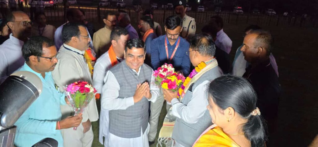 छत्तीसगढ़ के पांच देवी शक्तिपीठों में बन रहा कॉरिडोर- चंद्रपुर में गंगा दरहा घाट का लोकार्पण किया CM विष्णु देव साय ने, चंद्रहासिनी के दरबार में मत्था टेककर प्रदेश की खुशहाली की करी कामना, गंगा आरती में शामिल हुए विष्णु देव, जल संरक्षण पर बोले सीएम साहब- कहा नदियों के जल को सहेजना हम सबकी जिम्मेदारी छत्तीसगढ़ के पांच देवी शक्तिपीठों में बन रहा कॉरिडोर- चंद्रपुर में गंगा दरहा घाट का लोकार्पण किया CM विष्णु देव साय ने, चंद्रहासिनी के दरबार में मत्था टेककर प्रदेश की खुशहाली की करी कामना, गंगा आरती में शामिल हुए विष्णु देव, जल संरक्षण पर बोले सीएम साहब- कहा नदियों के जल को सहेजना हम सबकी जिम्मेदारी kshititech