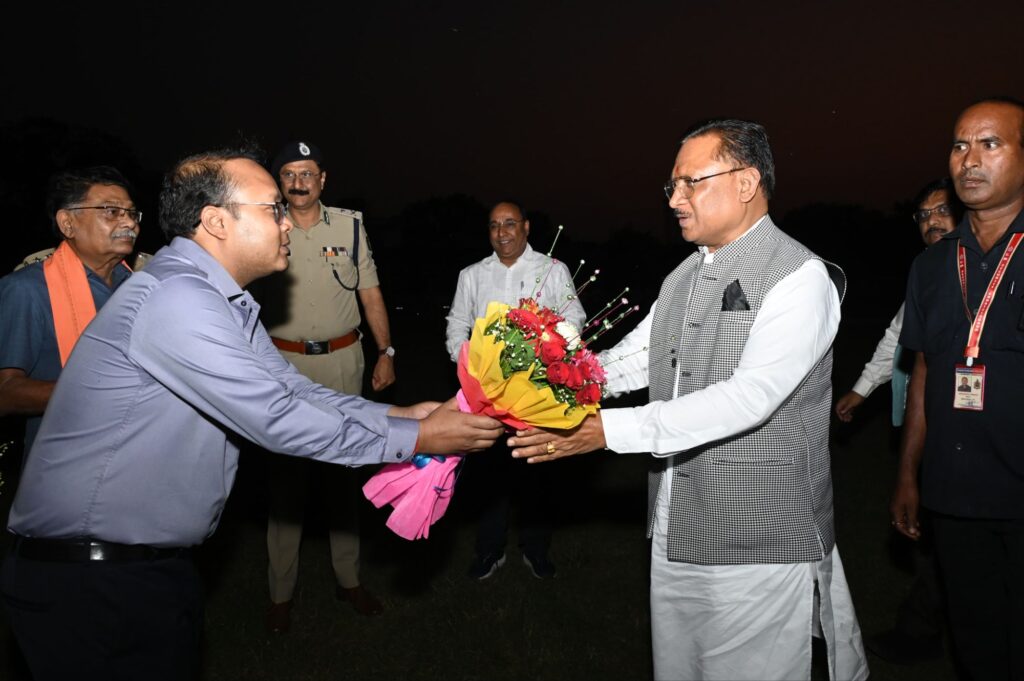 छत्तीसगढ़ के पांच देवी शक्तिपीठों में बन रहा कॉरिडोर- चंद्रपुर में गंगा दरहा घाट का लोकार्पण किया CM विष्णु देव साय ने, चंद्रहासिनी के दरबार में मत्था टेककर प्रदेश की खुशहाली की करी कामना, गंगा आरती में शामिल हुए विष्णु देव, जल संरक्षण पर बोले सीएम साहब- कहा नदियों के जल को सहेजना हम सबकी जिम्मेदारी छत्तीसगढ़ के पांच देवी शक्तिपीठों में बन रहा कॉरिडोर- चंद्रपुर में गंगा दरहा घाट का लोकार्पण किया CM विष्णु देव साय ने, चंद्रहासिनी के दरबार में मत्था टेककर प्रदेश की खुशहाली की करी कामना, गंगा आरती में शामिल हुए विष्णु देव, जल संरक्षण पर बोले सीएम साहब- कहा नदियों के जल को सहेजना हम सबकी जिम्मेदारी kshititech