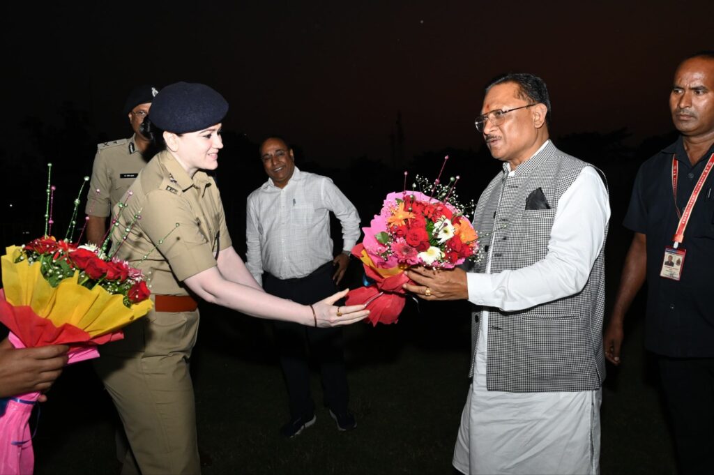 छत्तीसगढ़ के पांच देवी शक्तिपीठों में बन रहा कॉरिडोर- चंद्रपुर में गंगा दरहा घाट का लोकार्पण किया CM विष्णु देव साय ने, चंद्रहासिनी के दरबार में मत्था टेककर प्रदेश की खुशहाली की करी कामना, गंगा आरती में शामिल हुए विष्णु देव, जल संरक्षण पर बोले सीएम साहब- कहा नदियों के जल को सहेजना हम सबकी जिम्मेदारी छत्तीसगढ़ के पांच देवी शक्तिपीठों में बन रहा कॉरिडोर- चंद्रपुर में गंगा दरहा घाट का लोकार्पण किया CM विष्णु देव साय ने, चंद्रहासिनी के दरबार में मत्था टेककर प्रदेश की खुशहाली की करी कामना, गंगा आरती में शामिल हुए विष्णु देव, जल संरक्षण पर बोले सीएम साहब- कहा नदियों के जल को सहेजना हम सबकी जिम्मेदारी kshititech