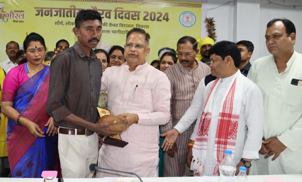 पूर्व मंत्री अमर अग्रवाल के मुख्य आतिथ्य में हुआ सकती जिले का गौरवशाली आयोजन-जनजातीय गौरव दिवस पर प्रधानमंत्री मोदी ने बिहार के जमुई से जुड़कर विभिन्न विकास कार्यों का किया लोकार्पण और शिलान्यास,भगवान बिरसा मुंडा के सम्मान में 150 रुपए का स्मारक सिक्का तथा विशेष स्मारक डाक टिकट का किया गया विमोचन पूर्व मंत्री अमर अग्रवाल के मुख्य आतिथ्य में हुआ सकती जिले का गौरवशाली आयोजन-जनजातीय गौरव दिवस पर प्रधानमंत्री मोदी ने बिहार के जमुई से जुड़कर विभिन्न विकास कार्यों का किया लोकार्पण और शिलान्यास,भगवान बिरसा मुंडा के सम्मान में 150 रुपए का स्मारक सिक्का तथा विशेष स्मारक डाक टिकट का किया गया विमोचन kshititech