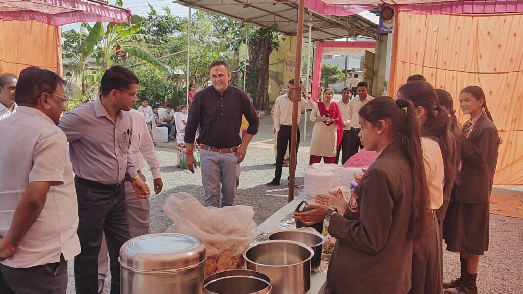 शक्ति के गुंजन एजुकेशन सेंटर में लगा सबसे भव्य आनंद मेला- जिला शिक्षा अधिकारी रहे मुख्य अतिथि के रूप में मौजूद,DEO चंद्रा ने कहा- विद्यालय में शिक्षा के साथ-साथ ऐसी गतिविधियों से भी बच्चों की प्रतिभाओं को मिलता है सामने आने का अवसर, डायरेक्टर नितिन सोनी ने कहा- विद्यालय के अध्यनरत बच्चे देश-विदेश में उच्च पदों पर हैं आसीन शक्ति के गुंजन एजुकेशन सेंटर में लगा सबसे भव्य आनंद मेला- जिला शिक्षा अधिकारी रहे मुख्य अतिथि के रूप में मौजूद,DEO चंद्रा ने कहा- विद्यालय में शिक्षा के साथ-साथ ऐसी गतिविधियों से भी बच्चों की प्रतिभाओं को मिलता है सामने आने का अवसर, डायरेक्टर नितिन सोनी ने कहा- विद्यालय के अध्यनरत बच्चे देश-विदेश में उच्च पदों पर हैं आसीन kshititech