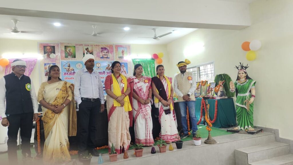 सकती जेठा के सरकारी कॉलेज में एक दिवसीय संगोष्ठी का कार्यक्रम हुआ संपन्न, जनजातीय गौरव दिवस के रूप में यूनिवर्सिटी के निर्देश पर आयोजित था कार्यक्रम, आगंतुक अतिथियों ने गौरवशाली इतिहास पर दी जानकारी सकती जेठा के सरकारी कॉलेज में एक दिवसीय संगोष्ठी का कार्यक्रम हुआ संपन्न, जनजातीय गौरव दिवस के रूप में यूनिवर्सिटी के निर्देश पर आयोजित था कार्यक्रम, आगंतुक अतिथियों ने गौरवशाली इतिहास पर दी जानकारी kshititech