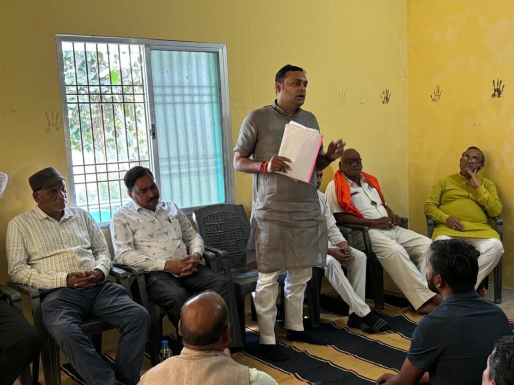 चुनावी कार्यशाला- मंडल के चुनाव प्रभारी अमर सुल्तानिया पहुंचे बलौदा -पार्टी पदाधिकारीयो से संगठन चुनाव को लेकर करी चर्चा, बूथ स्तर के चुनाव को लेकर भी बनी कार्ययोजना,अमर ने कहा- विश्व की सबसे बड़ी राजनैतिक पार्टी है भाजपा kshititech