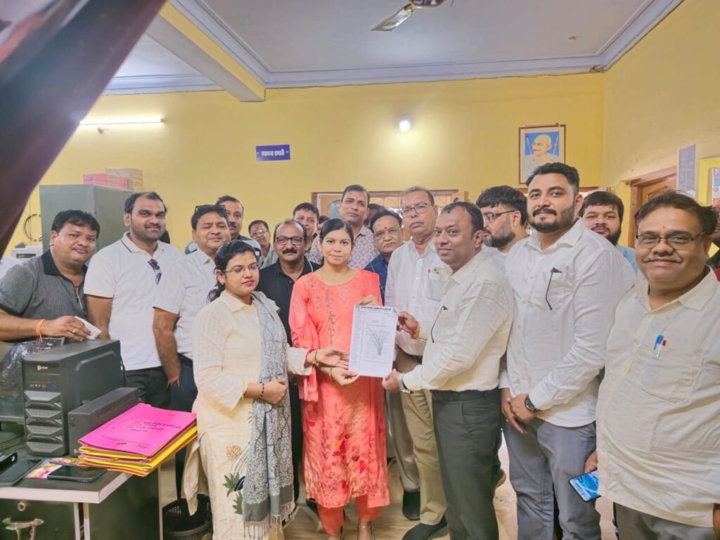 छत्तीसगढ़ की नई कस्टम मिलिंग से नाराज शक्ति जिले के राइस मिलर- 20 नवंबर को जिले के कलेक्टर टोपनो एवं विपणन अधिकारी को सौंप दिया ज्ञापन,मिलरों ने कहा- नहीं करेंगे पंजीयन, नहीं जमा करेंगे बारदाना, मिलरो की नाराजगी को देखते हुए प्रभावित हो सकती है जिले की कस्टम मिलिंग छत्तीसगढ़ की नई कस्टम मिलिंग से नाराज शक्ति जिले के राइस मिलर- 20 नवंबर को जिले के कलेक्टर टोपनो एवं विपणन अधिकारी को सौंप दिया ज्ञापन,मिलरों ने कहा- नहीं करेंगे पंजीयन, नहीं जमा करेंगे बारदाना, मिलरो की नाराजगी को देखते हुए प्रभावित हो सकती है जिले की कस्टम मिलिंग kshititech