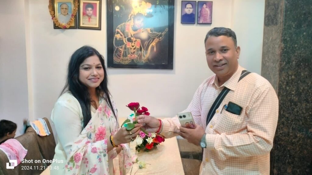 रीना का जन्मदिन बना खास-छत्तीसगढ़ विधानसभा के नेता प्रतिपक्ष महंत जी पहुंचे रीना के निवास, रीना के जन्मदिन पर दी बधाई,सुबह से ही बधाई देने वाले प्रशंसकों का रहा जमावड़ा, प्रदेश की दिग्गज राजनैतिक, सामाजिक हस्तियों ने भी दी रीना गेवाडीन को जन्मदिन की बधाई रीना का जन्मदिन बना खास-छत्तीसगढ़ विधानसभा के नेता प्रतिपक्ष महंत जी पहुंचे रीना के निवास, रीना के जन्मदिन पर दी बधाई,सुबह से ही बधाई देने वाले प्रशंसकों का रहा जमावड़ा, प्रदेश की दिग्गज राजनैतिक, सामाजिक हस्तियों ने भी दी रीना गेवाडीन को जन्मदिन की बधाई kshititech