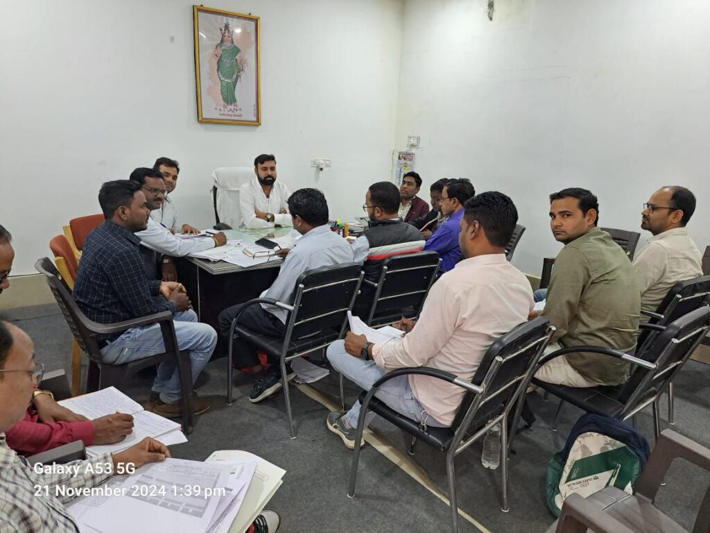 शक्ति जिले में वरिष्ठ कृषि विकास अधिकारियों की संपन्न हुई समीक्षा बैठक,रबी फसल हेतु रासायनिक उर्वरक एवं बीज उपलब्धता पर अधिकारियों ने दिए निर्देश, उपसंचालक कृषि रहे प्रमुख रूप से मौजूद, 21 नवंबर को संपन्न बैठक में शक्ति जिले में बेहतर व्यवस्था बनाने तय हुई कार्य योजना शक्ति जिले में वरिष्ठ कृषि विकास अधिकारियों की संपन्न हुई समीक्षा बैठक,रबी फसल हेतु रासायनिक उर्वरक एवं बीज उपलब्धता पर अधिकारियों ने दिए निर्देश, उपसंचालक कृषि रहे प्रमुख रूप से मौजूद, 21 नवंबर को संपन्न बैठक में शक्ति जिले में बेहतर व्यवस्था बनाने तय हुई कार्य योजना kshititech