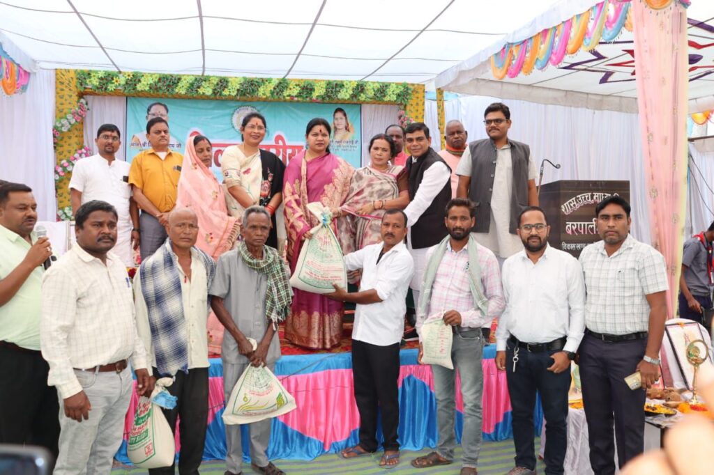छत्तीसगढ़ के सर्वश्रेष्ठ अग्रणी जिले सकती के कलेक्टर टोपनो ने बरपाली के शिविर में कहा-शासन के निर्देशानुसार गुड गवर्नेंस के लिए जिला स्तरीय जन समस्या निवारण शिविरो का हो रहा आयोजन,सभी विभागों के प्रमुख भी रहे मौजूद छत्तीसगढ़ के सर्वश्रेष्ठ अग्रणी जिले सकती के कलेक्टर टोपनो ने बरपाली के शिविर में कहा-शासन के निर्देशानुसार गुड गवर्नेंस के लिए जिला स्तरीय जन समस्या निवारण शिविरो का हो रहा आयोजन,सभी विभागों के प्रमुख भी रहे मौजूद kshititech