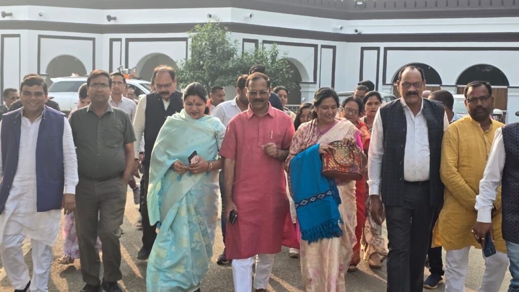 सांसद कमलेश जांगड़े ने भाजपा नेताओं एवं कार्यकर्ताओं के साथ शक्ति के मेट्रो सिनेमा में देखी साबरमती रिपोर्ट मूवी,कमलेश जांगड़े ने कहा- गोधरा कांड के सच को लोगों तक पहुंचा रही है यह मूवी, जिले भर के पहुंचे सैकड़ो भाजपा कार्यकर्ता सांसद कमलेश जांगड़े ने भाजपा नेताओं एवं कार्यकर्ताओं के साथ शक्ति के मेट्रो सिनेमा में देखी साबरमती रिपोर्ट मूवी,कमलेश जांगड़े ने कहा- गोधरा कांड के सच को लोगों तक पहुंचा रही है यह मूवी, जिले भर के पहुंचे सैकड़ो भाजपा कार्यकर्ता kshititech