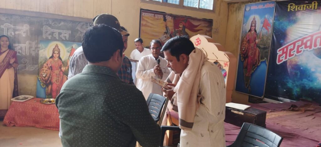सरस्वती शिशु मंदिर के भारत माता आरती कार्यक्रम में पहुंचे भारतीय जीवन बीमा निगम के पूर्व विकास अधिकारी, विद्यालय प्रबंधन ने किया शाल श्रीफल से सम्मान सरस्वती शिशु मंदिर के भारत माता आरती कार्यक्रम में पहुंचे भारतीय जीवन बीमा निगम के पूर्व विकास अधिकारी, विद्यालय प्रबंधन ने किया शाल श्रीफल से सम्मान kshititech