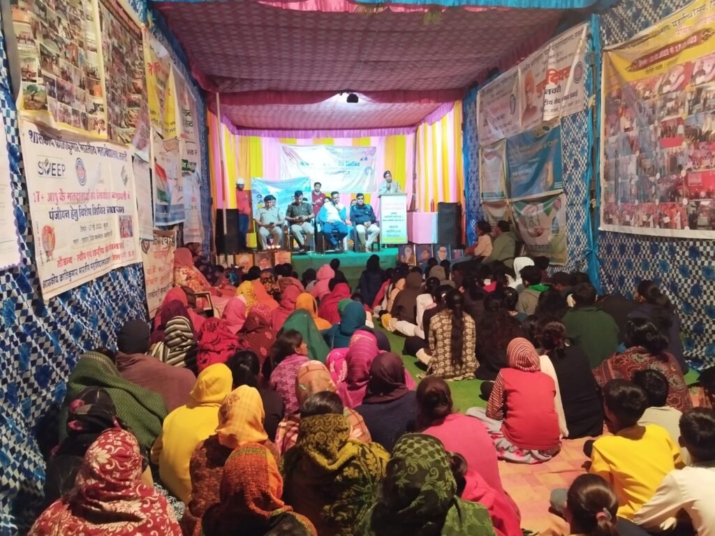 शक्ति जिले के राष्ट्रीय सेवा योजना शिविर की खबरें एक साथ-शक्ति के शासकीय महाविद्यालय की रासेयों शिविर में पुलिस प्रशासन ने दी विद्यार्थियों को साइबर अपराधों की जानकारी,रासेयो के जिला संगठक प्रोफेसर घितोड़े पहुंचे जैजैपुर के राष्ट्रीय सेवा योजना शिविर में kshititech