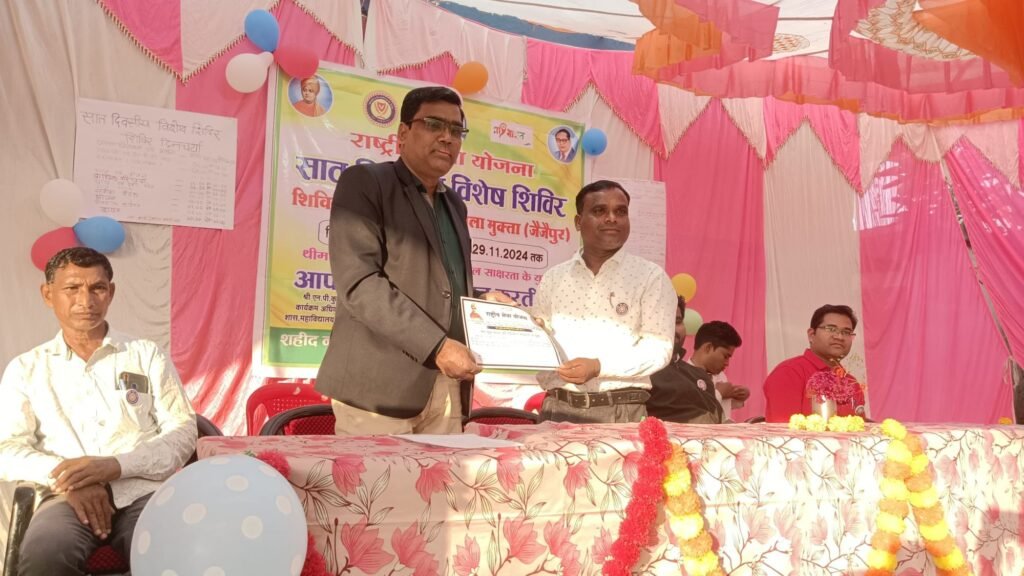 शक्ति जिले के राष्ट्रीय सेवा योजना शिविर की खबरें एक साथ-शक्ति के शासकीय महाविद्यालय की रासेयों शिविर में पुलिस प्रशासन ने दी विद्यार्थियों को साइबर अपराधों की जानकारी,रासेयो के जिला संगठक प्रोफेसर घितोड़े पहुंचे जैजैपुर के राष्ट्रीय सेवा योजना शिविर में kshititech