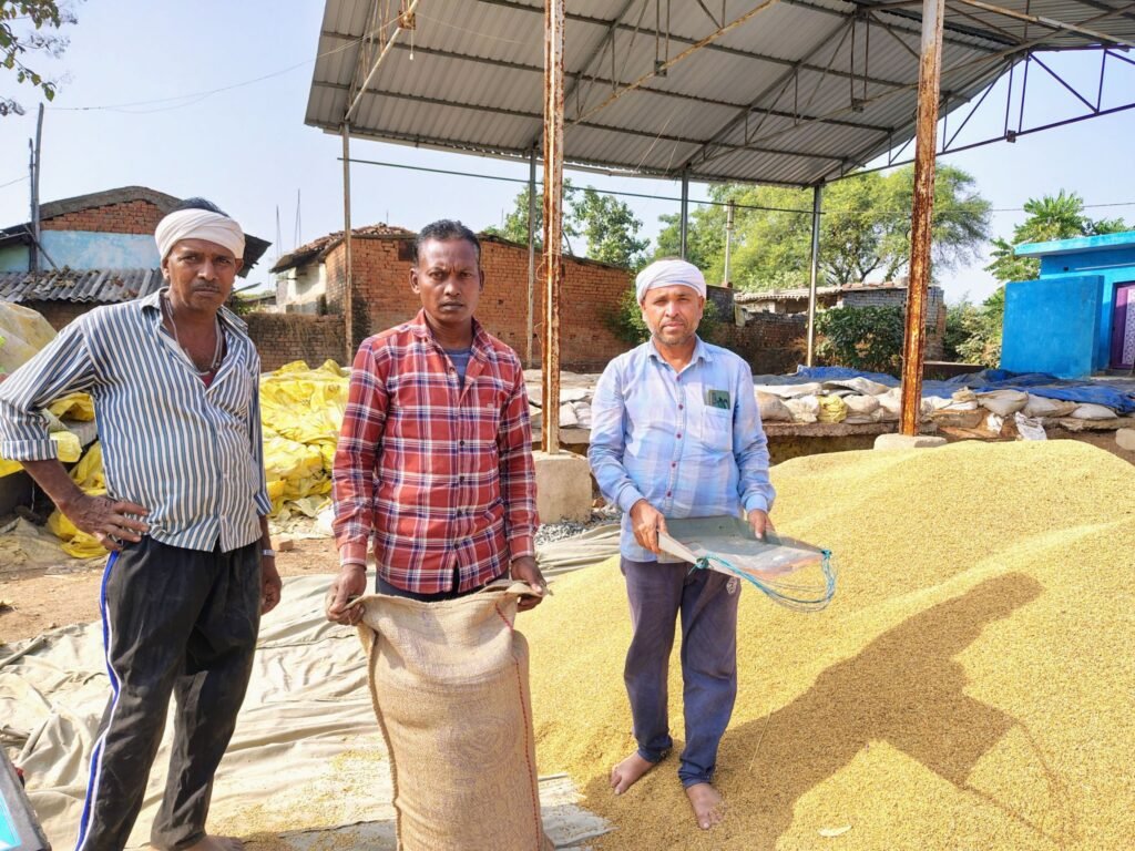 शक्ति जिले में कलेक्टर तोपनो के निर्देशन में धान खरीदी की सुचारू व्यवस्था, प्रत्येक समितियो में किसान उत्साह के साथ बेच रहे अपना धान, सहकारी बैंक एवम समितियां भी किसानों को दे रही सुविधाएं,IAS कलेक्टर साहब लगातार कर रहे धान खरीदी की मॉनिटरिंग kshititech