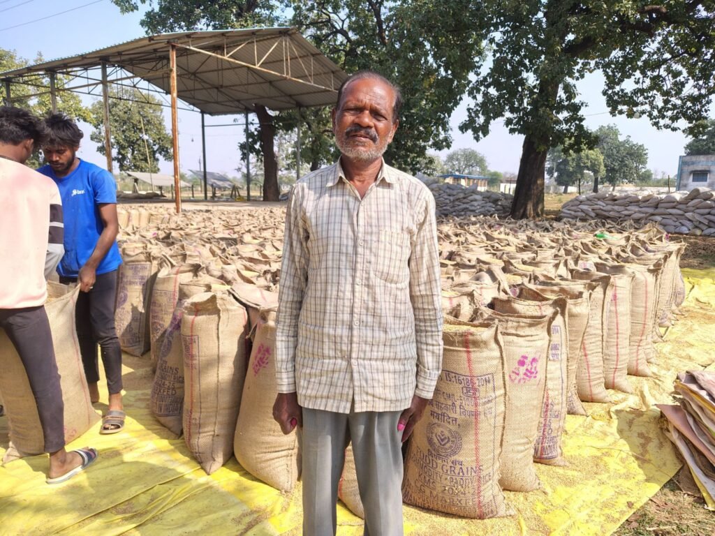 शक्ति जिले में कलेक्टर तोपनो के निर्देशन में धान खरीदी की सुचारू व्यवस्था, प्रत्येक समितियो में किसान उत्साह के साथ बेच रहे अपना धान, सहकारी बैंक एवम समितियां भी किसानों को दे रही सुविधाएं,IAS कलेक्टर साहब लगातार कर रहे धान खरीदी की मॉनिटरिंग kshititech