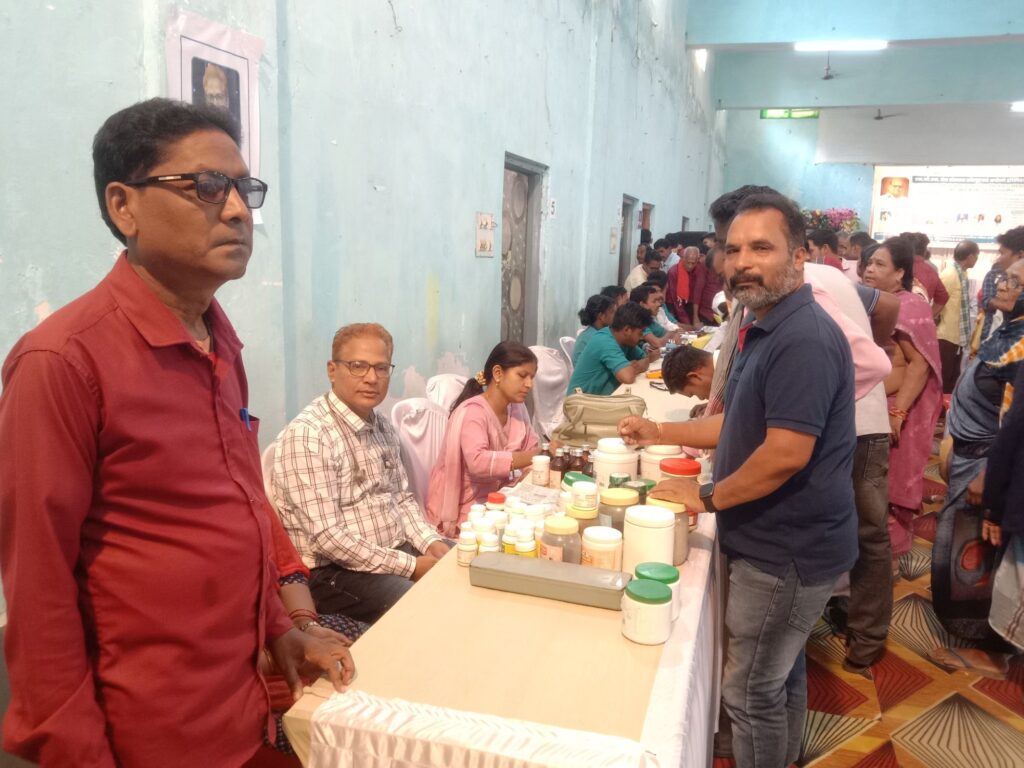 स्वास्थ्य सेवा का सबसे बड़ा कैंप- शक्ति में संपन्न हुआ निःशुल्क स्वास्थ्य जांच शिविर,90 नेत्र रोगियों को मोतियाबिंद ऑपरेशन हेतु भेजा गया रायपुर, 800 लोगों की हुई स्वास्थ्य जांच, स्वर्गीय संतोष अग्रवाल की स्मृति में आयोजित था कार्यक्रम, 20 विशेषज्ञ चिकित्सक रहे मौजूद,280 लोगो का रक्त वर्ग परीक्षण भी हुआ शिविर में स्वास्थ्य सेवा का सबसे बड़ा कैंप- शक्ति में संपन्न हुआ निःशुल्क स्वास्थ्य जांच शिविर,90 नेत्र रोगियों को मोतियाबिंद ऑपरेशन हेतु भेजा गया रायपुर, 800 लोगों की हुई स्वास्थ्य जांच, स्वर्गीय संतोष अग्रवाल की स्मृति में आयोजित था कार्यक्रम, 20 विशेषज्ञ चिकित्सक रहे मौजूद,280 लोगो का रक्त वर्ग परीक्षण भी हुआ शिविर में kshititech