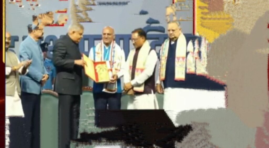 अग्रवाल समाज की गौरव हस्तियां- छत्तीसगढ़ में अग्रवाल समाज की दो हस्तिया 6 नवंबर को सम्मानित हुई राज्य अलंकरण सम्मान से, सियाराम अग्रवाल हुए महाराजा अग्रसेन सम्मान से सम्मानित,तो वही वंदना ग्रुप के सुभाष अग्रवाल को मिला दानवीर भामाशाह सम्मान, उपराष्ट्रपति, राज्यपाल एवं मुख्यमंत्री के हाथों मिला सम्मान kshititech